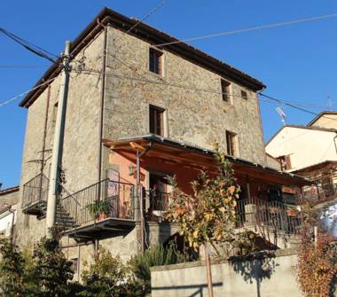 Casa indipendente in vendita a Bagni di Lucca, Frazione San Gemignano, Località Gombereto 10