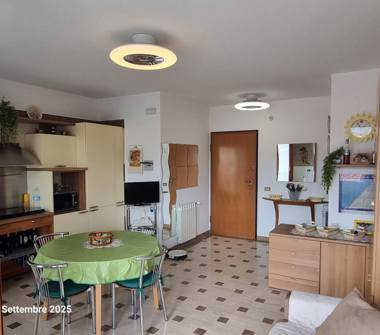 Bilocale in vendita a Carrara, Frazione Marina Di Carrara, Via Tiro a Volo 32