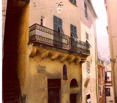 Palazzo/Stabile in vendita a Borzonasca (Genova), Via Paolo Segneri 2