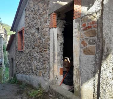 Casa indipendente in vendita a Licciana Nardi, Frazione Varano, Via Varano 1