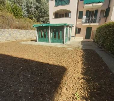 Trilocale in vendita a Bordighera, Frazione Sasso Di Bordighera, Via Pasteur 171