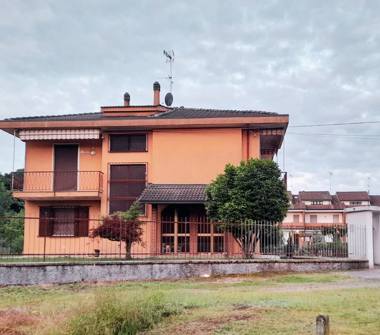 Villa in vendita a Fara Novarese (Novara), Via G. Marconi 15