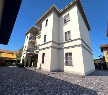 Quadrilocale in vendita a Robbiate (Lecco), Via Indipendenza 49