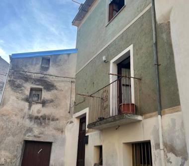 Casa indipendente in vendita a San Basile (Cosenza), Via Cesare Battisti 15