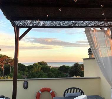 Villetta a schiera in vendita a Ardea, Frazione Lido dei Pini, Via delle Mammole 17