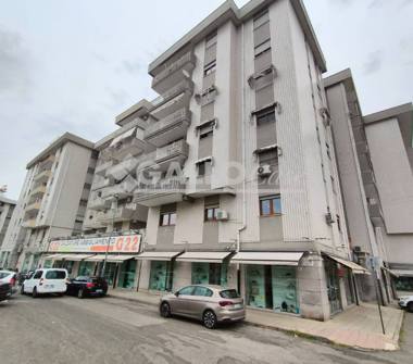 Trilocale in vendita a Cosenza (Cosenza), Piazza 1º Maggio 32