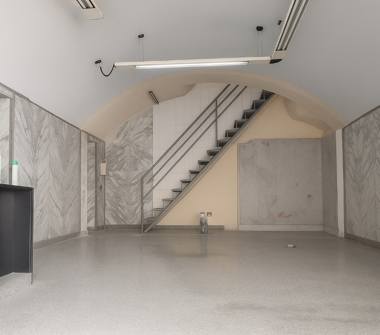 Negozio in vendita a Napoli, Zona Pendino, Corso Umberto I 150