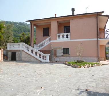 Casa indipendente in vendita a Aulla, Frazione Albiano Magra, Via della Libertà 16