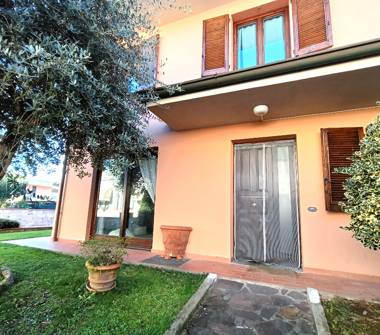 Villetta a schiera in vendita a Lucca, Zona Nave