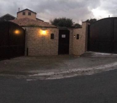 Villa in vendita a Aci Sant'Antonio, Frazione Lavinaio, Via Sotto Monterosso 10