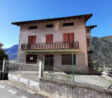 Casa indipendente in vendita a Cerete, Frazione Cerete Alto, Via A. Locatelli 40