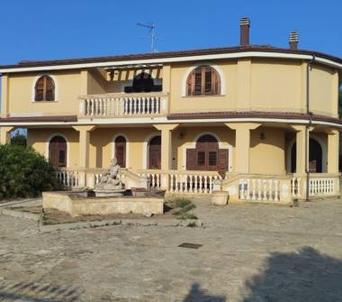 Villa in vendita a Crotone (Crotone)