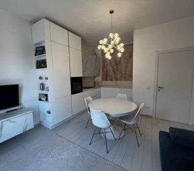 Trilocale in vendita a Parma, Zona Montanara