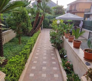 Villetta a schiera in vendita a Caserta, Frazione Centro città, Via Martiri di Caiazzo 28