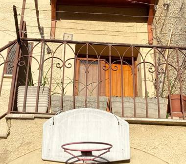 Casa indipendente in vendita a Tricarico (Matera), Via Rabatana 1