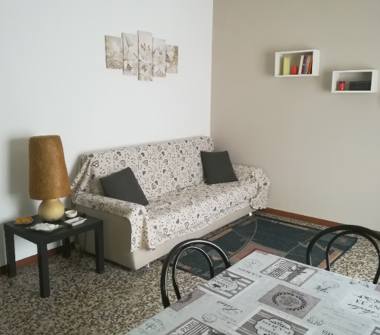 Bilocale in vendita a Rozzano, Frazione Quinto De' Stampi, Via Lambro 7