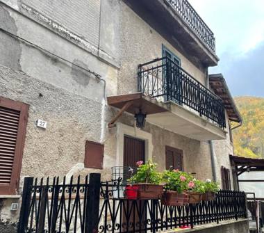 Casa indipendente in vendita a L'Aquila, Frazione Centro città, Via Centrale 43