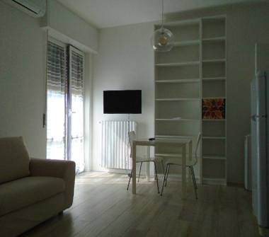 Monolocale in affitto a Milano, Zona Barona, Via Bari 8