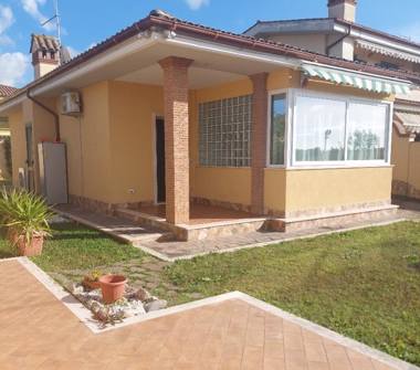 Villetta a schiera in vendita a Anzio, Frazione Lavinio-Lido di Enea, Via Saturno 38