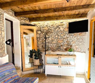 Casa indipendente in vendita a Ovindoli, Frazione San Potito, via vecchia