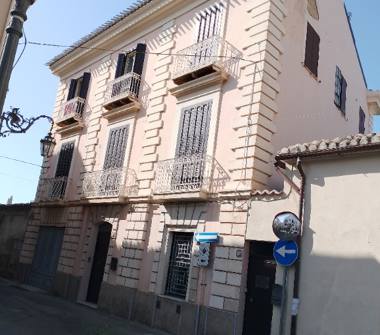 Palazzo/Stabile in vendita a Corigliano-Rossano, Frazione Rossano Stazione, Corso Giuseppe Garibaldi 2
