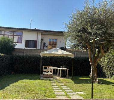 Villetta a schiera in vendita a Campi Bisenzio, Frazione San Piero A Ponti