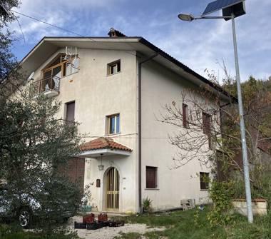 Casa indipendente in vendita a Castelfranci (Avellino)