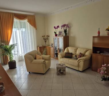 Palazzo/Stabile in vendita a Locorotondo (Bari), Via Alberobello 120