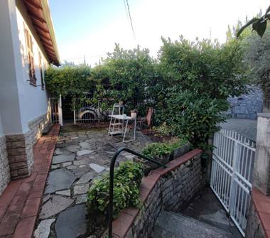 Casa indipendente in vendita a La Spezia, Zona Termo, Via Brigola
