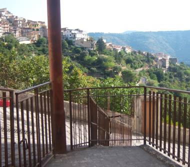 Casa indipendente in vendita a Ucria (Messina)