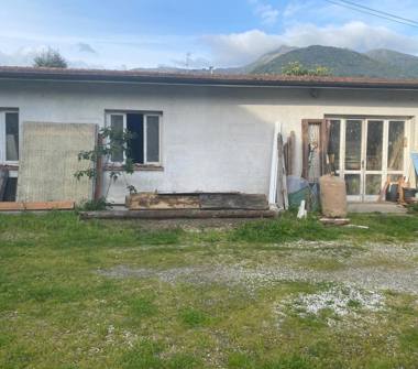 Altro in vendita a Camaiore, Frazione Pieve Di Camaiore, Via Romboni 7