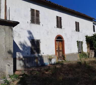 Casa indipendente in vendita a Calamandrana (Asti)