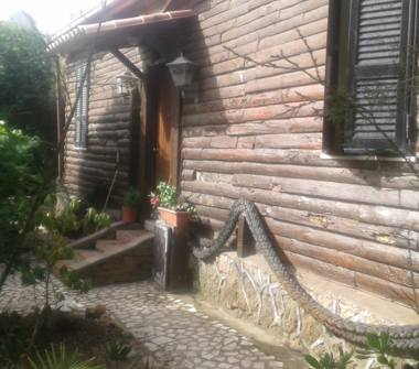 Casa indipendente in vendita a Pomezia, Frazione Torvaianica Alta, Lungomare delle Sirene 263