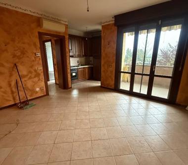 Trilocale in vendita a Reggio Emilia, Frazione Bagno, Via R. Cartesio 37