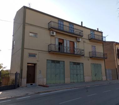 Casa indipendente in vendita a Genzano di Lucania (Potenza), Via Generale Pennella 27