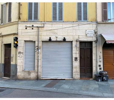 Negozio in vendita a Parma, Zona Oltretorrente, Strada Nino Bixio 1