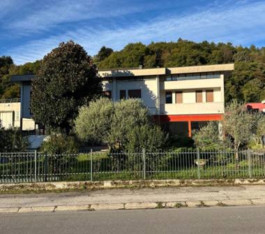 Capannone in vendita a Valdagno (Vicenza), Via Gasdotto 24/26