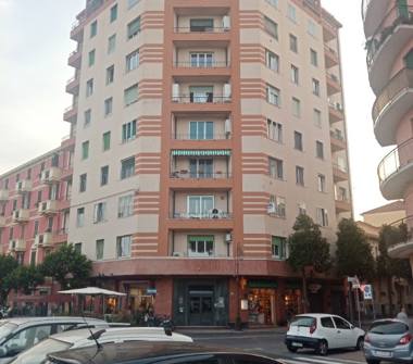 Quadrilocale in vendita a Albenga (Savona), Piazza Giacomo Matteotti 9