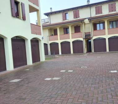 Trilocale in vendita a Cento, Frazione Buonacompra