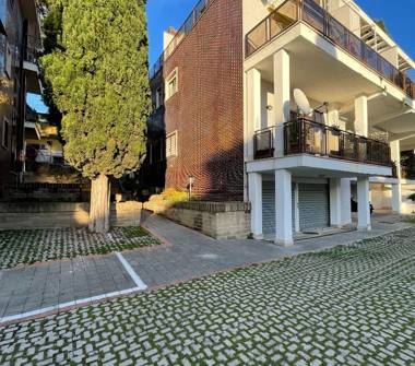 Box/Garage/Posto auto in vendita a Roma, Zona Cassia, Via Cassia 1003