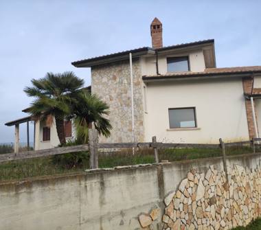 Villa in vendita a Colonnella (Teramo)