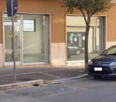 Negozio in affitto a Isernia (Isernia), Via Molise 44