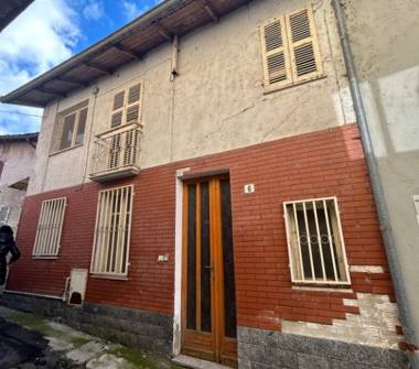 Porzione di casa in vendita a Palazzolo Vercellese (Vercelli), Piazza Giovane Italia 6