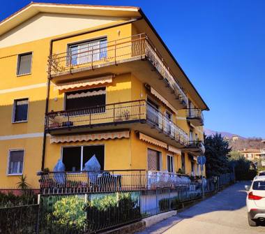 Quadrilocale in vendita a Salò (Brescia), Via Fratelli Bellintani 9