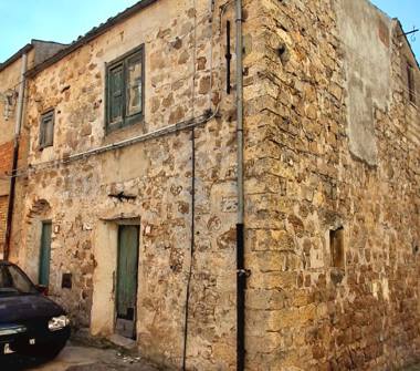 Casa indipendente in vendita a Castellana Sicula (Palermo), Via Sicilia 4
