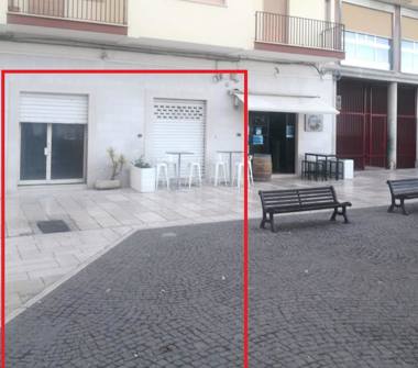 Negozio in vendita a Manfredonia (Foggia), Piazzetta Mercato 2