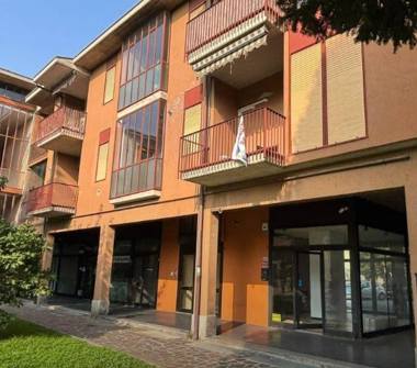 Negozio in vendita a Trezzo sull'Adda (Milano), Via Carlo Biffi 4