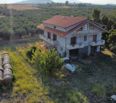 Casa indipendente in vendita a Catignano, Frazione Micarone, Contrada Micarone 51