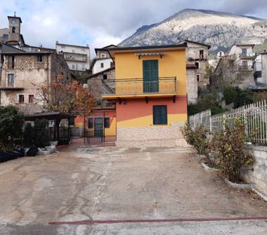 Casa indipendente in vendita a Celano (L'Aquila), Via Piccolomini 10