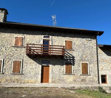 Villa in vendita a Rota d'Imagna (Bergamo), Via Pagliaro 4